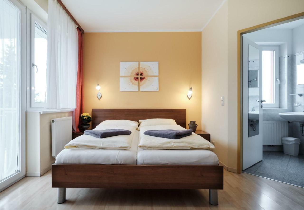 Pension Zum Roemer Enns Exterior foto